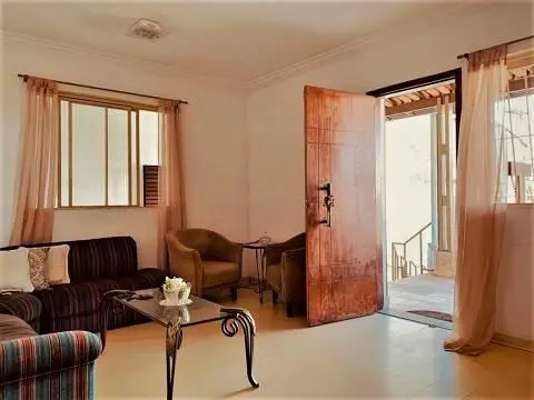 Carina /Ótima Casa, com terreno bem amplo, no bairro Salgado Filho