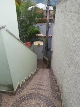 Alugo casa 2º pavimento