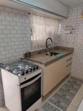 Vendo Casa Duplex com 2 quartos, banheiro, lavabo, sala, cozinha