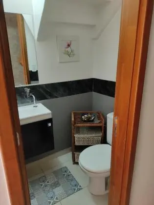 Vendo Casa Duplex com 2 quartos, banheiro, lavabo, sala, cozinha