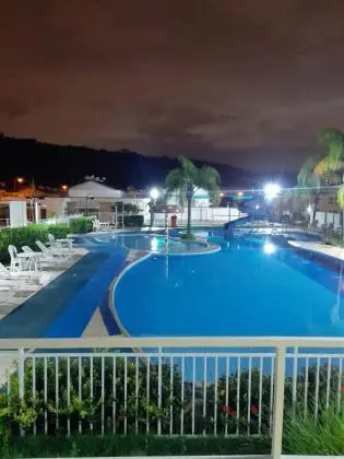 Vendo Casa Duplex com 2 quartos, banheiro, lavabo, sala, cozinha