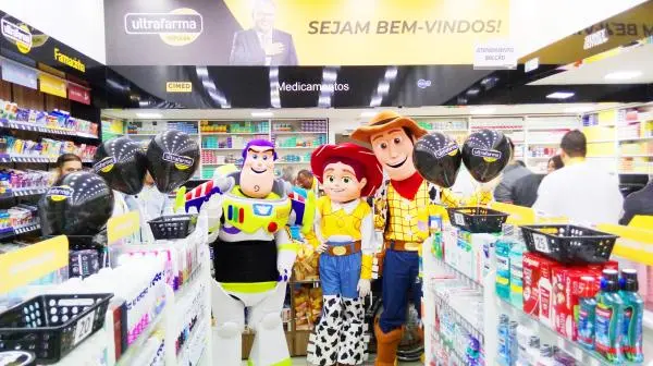 Tio Ivan Locução Porta de Loja Animação Inauguração Evento Personagens
