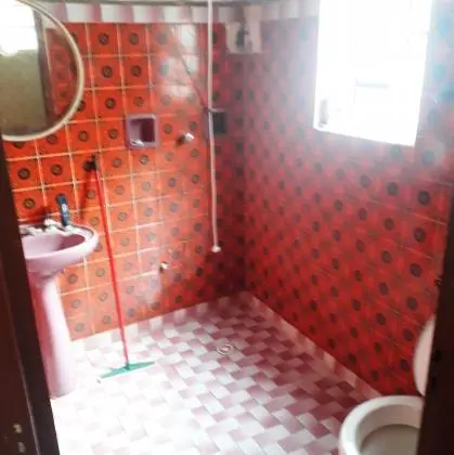 Aluga-se Casa: 1 dorm - 1 sala - 1 Cozinha - 1 Banheiro