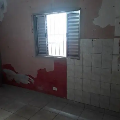 Aluga-se Casa: 1 dorm - 1 sala - 1 Cozinha - 1 Banheiro