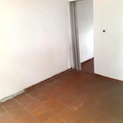Aluga-se Casa: 2 dorms - 1 sala - 1 Cozinha - 1 Banheiro