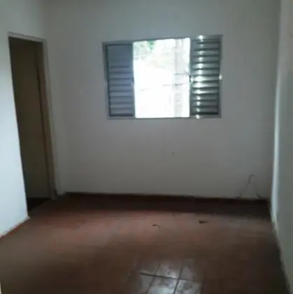 Aluga-se Casa: 2 dorms - 1 sala - 1 Cozinha - 1 Banheiro