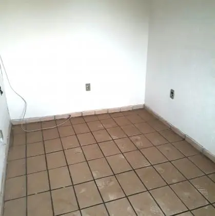 Aluga-se Casa: 2 dorms - 1 sala - 1 Cozinha - 1 Banheiro