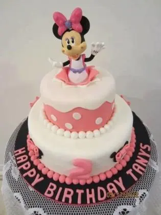 Bolo da Minnie em Pasta Americana de 2 Andares e com a Minnie em Boneca Saindo do Bolo
