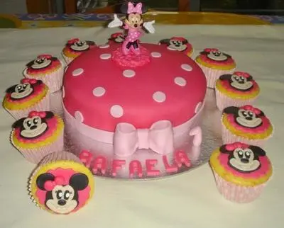 Bolo da Minnie Rosa com Bolinhas e Laço em Pasta  Americana