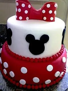 Bolo de 2 Andares da Minnie em Pasta Americana