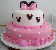 Bolo de 2 Andares da Minnie rosa com Branco, Bolinhas Brancas com 2 Laços Grandes e Orelinhas em Pasta Americana