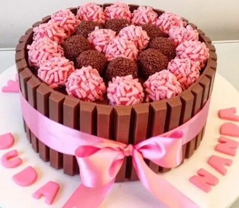 Bolo de Kit Kat com Brigadeiro Gourmet - Essence_Candy