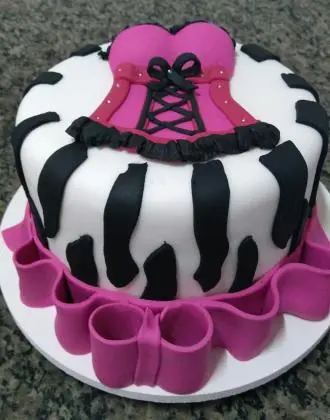 Bolo de Pasta Americana Chá de Lingerie Espartilho - Essence Candy 1