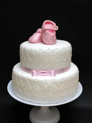 Bolo de Pasta Americana de 2 andares Sapatinho de Menina - Essence Candy