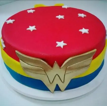Bolo de Pasta Americana Mulher Maravilha - Essence Candy