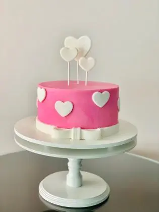 Bolo de Pasta Americana Rosa com Coração - Essence Candy
