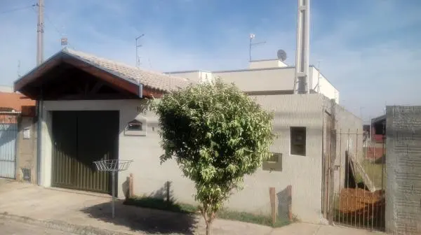 Casa à Venda - no Jardim Lagoa Nova