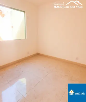 Casa com quintal a venda em Inhoaíba