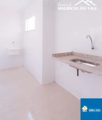 Casa com quintal a venda em Inhoaíba