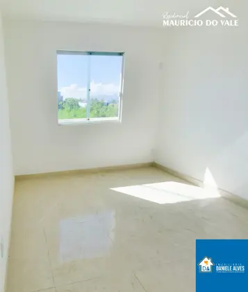 Casa com quintal a venda em Inhoaíba