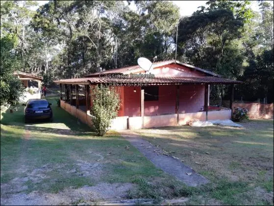 Chácara com um gigante lago, próximo a cidade de Biritiba