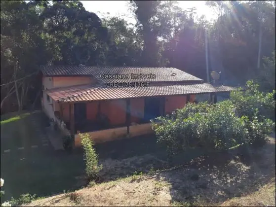 Chácara com um gigante lago, próximo a cidade de Biritiba
