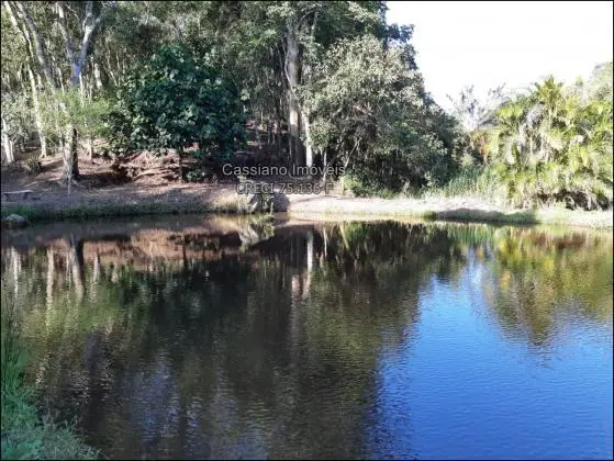 Chácara com um gigante lago, próximo a cidade de Biritiba