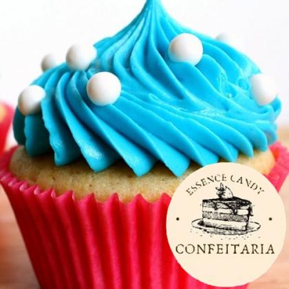 Cupcake com Cobertura de Chantilly Azul com Confeito Branco - Essence Candy