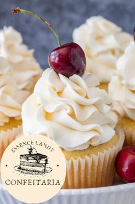 Cupcake com Cobertura de Chantilly Branco com Cereja - Essence Candy