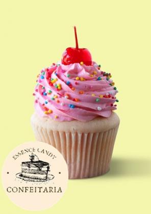 Cupcake com Cobertura de Chantilly Rosa com Confeito Colorido e Cereja - Essence Candy