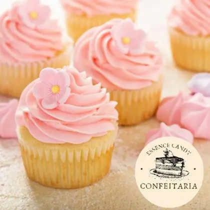 Cupcake de Chantilly Rosa com Decoração de Flor em Pasta Americana - Essence Candy