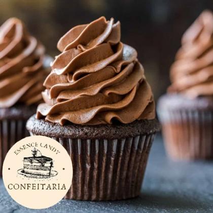 Cupcake de Chocolate com Cobertura de Chantilly com Chocolate - Essence Candy
