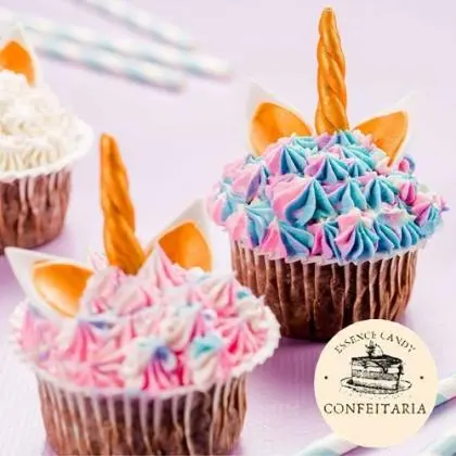 Cupcake de Unicórnio Dourado com Chantilly - Essence Candy