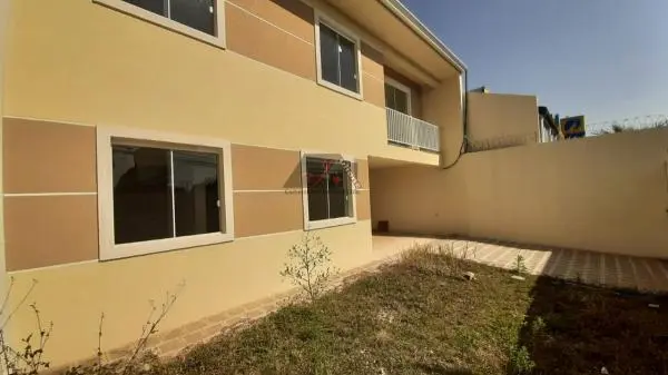 Sobrado novo à venda 03 quartos sendo 01 suíte, Bairro Santa Felicidade em Curitiba/PR.