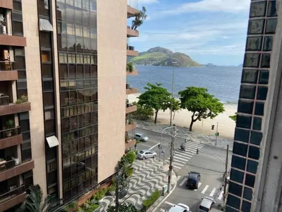 VENDO APARTAMENTO COM VISTA PARA PRAIA