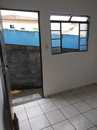 Aluga-se casa no Xangrilá