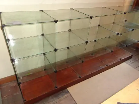 Balcões de vidro modulado para exposição e atendimento loja ou feiras.