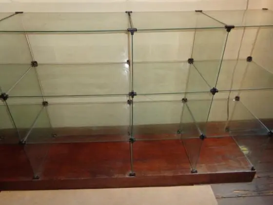 Balcões de vidro modulado para exposição e atendimento loja ou feiras.