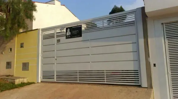 Casa Térrea com excelente acabamento e bem arejada