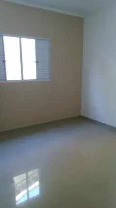 Casa Térrea com excelente acabamento e bem arejada
