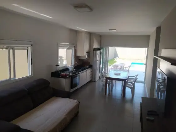 Linda casa com piscina em Caioba - Matinhos/PR