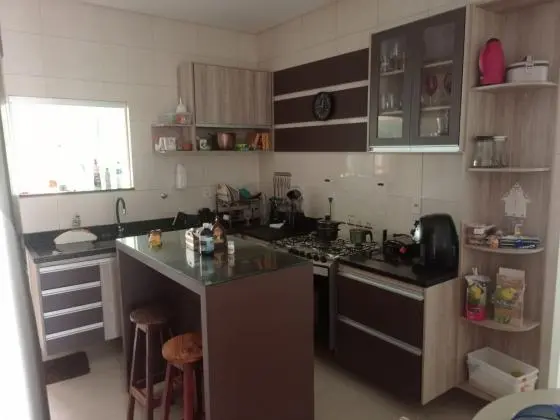 Casa a venda em condomínio fechado