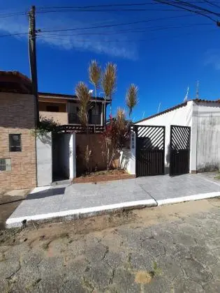 CASA NA QUADRA DA PRAIA DE ITANHAEM
