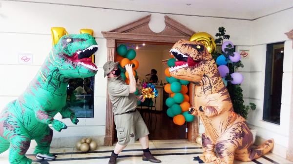 Dinossauros personagens vivos cover animação festas