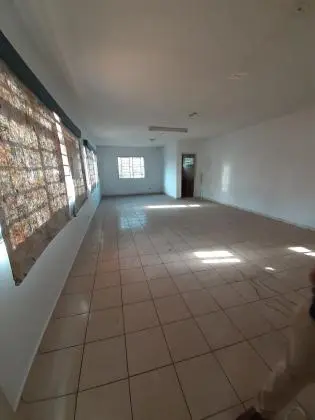 Pequeno prédio comercial