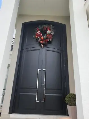 Quer ter uma porta fantástica em sua obra?  Escolha PORTAS PHANDA!