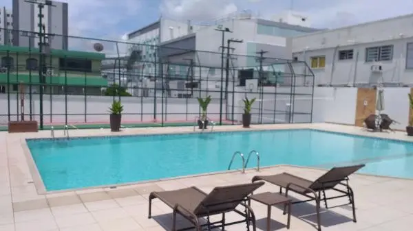 Apartamento de 126m2 com piso todo em granito e com móveis embutidos.