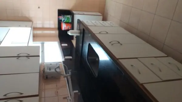 Apartamento de 126m2 com piso todo em granito e com móveis embutidos.