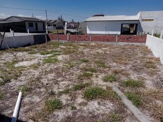 Casa a venda a 500mts do Mar em Balneário Arroio do Silva SC