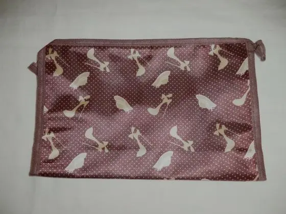 NECESSAIRE E ALGUNS ITENS- TUDO POR R$ 50, 00